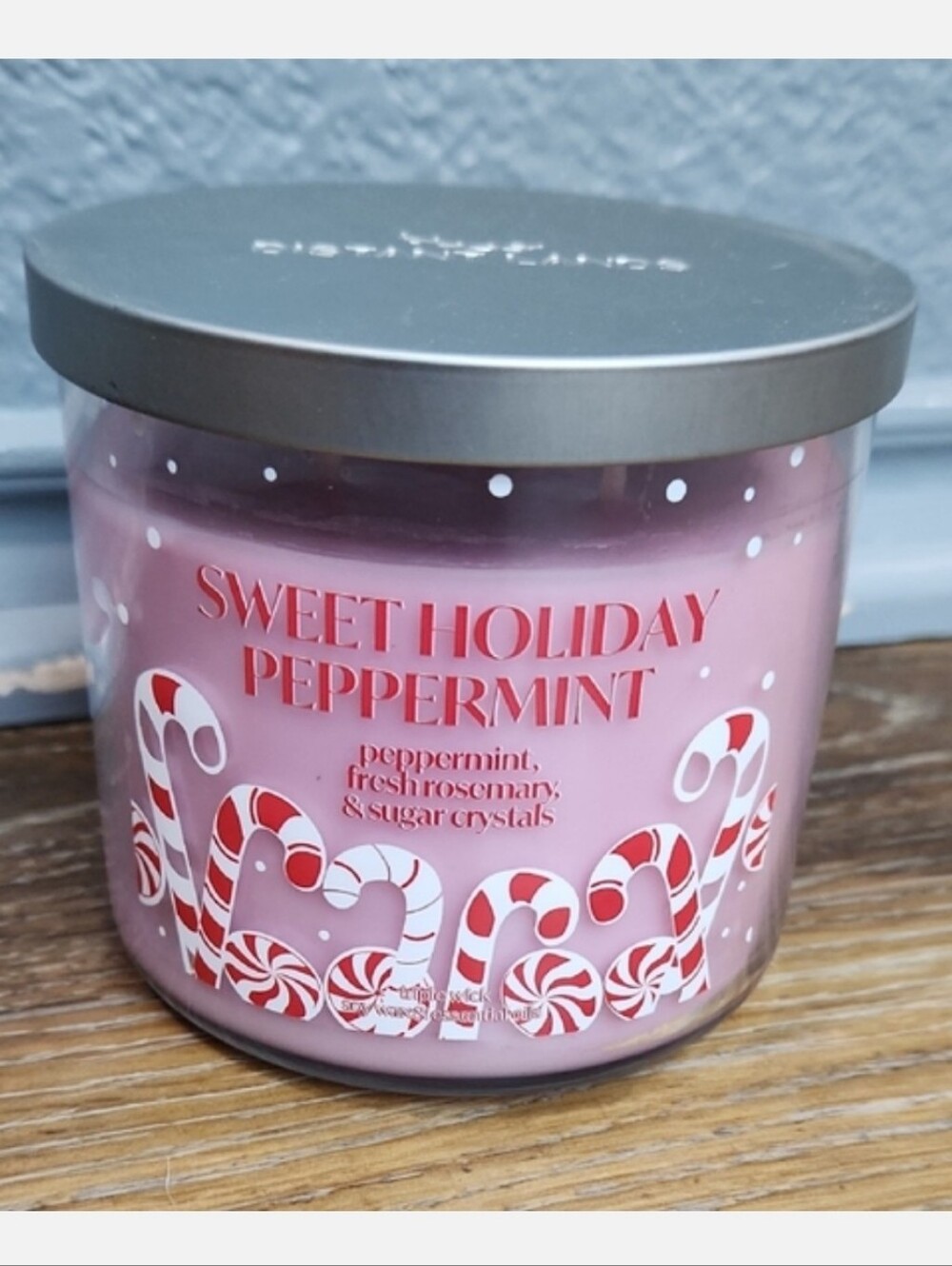 NWT Distant Lands Sweet Holiday Peppermint Scented Candle Rosemary Sugar Crystal